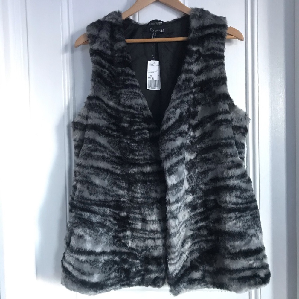 🎉Sold 🎉 Faux chinchilla fur vest